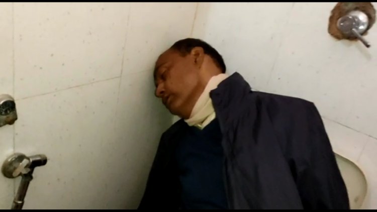 पटना सचिवालय में अचानक एक कर्मी की मौत हो गई है।