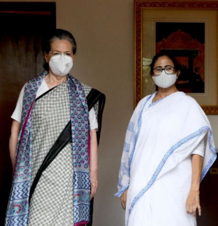 पश्चिम बंगाल की मुख्यमंत्री ममता बनर्जी ने की सोनिया गांधी से मुलाकात