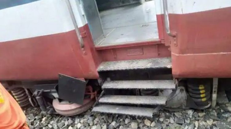 बेतिया में डिरेल हुई नरकटियागंज-रक्सौल मेमू, दहशत में चलती ट्रेन से कूदे यात्री