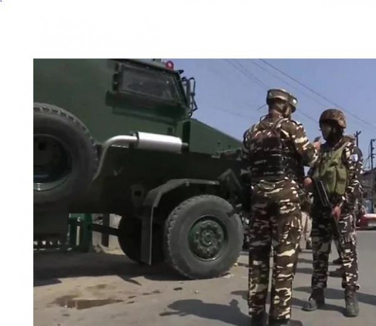जम्मू-कश्मीर में आतंकियों ने सुरक्षाकर्मियों पर फेंका ग्रेनेड, हमले में 5 नागरिक घायल