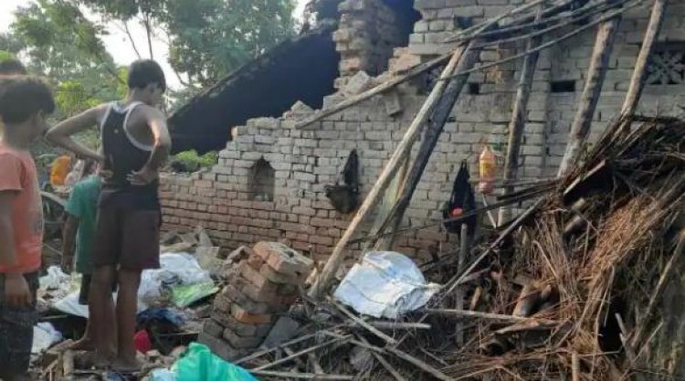 बिहार: अपने ही घर में दफन हो गये तीन लोग, मृतकों में दो महिलाएं और एक बच्ची
