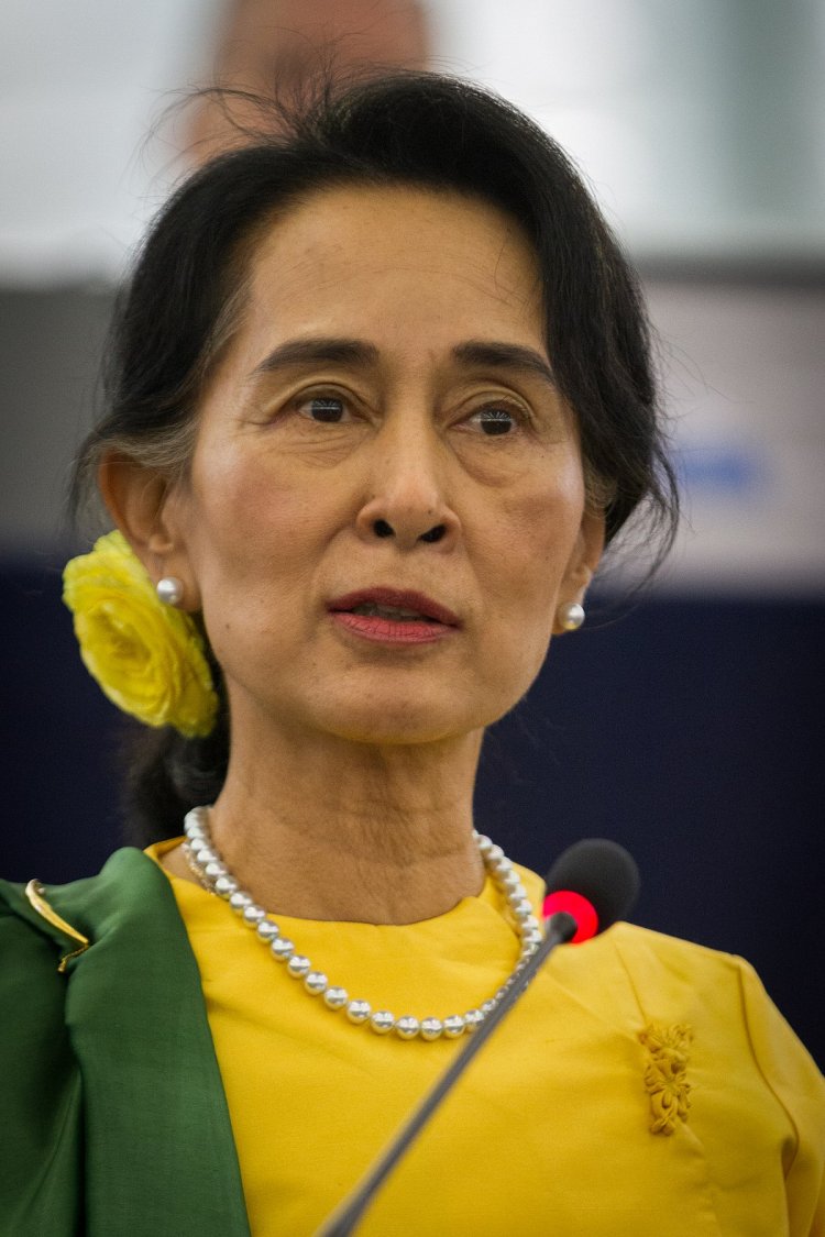 म्यांमार की लोकतंत्र समर्थक नेता आंग सान सू  को स्पेशल कोर्ट ने कोरोना के प्रतिबंध हटाने पर सजा सुनाई