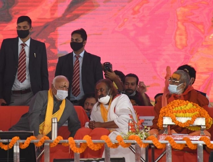 हिंदू एकता महाकुंभ  में आरएसएस के प्रमुख मोहन भागवत  ने सभी को दिलाई शपथ