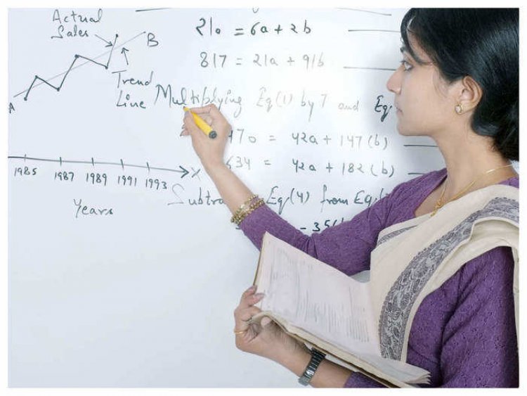 बिहार में शिक्षकों को बढ़े वेतन के लिए करना पड़ सकता है और इंतजार