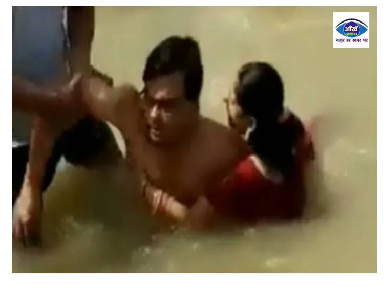 अयोध्या की सरयू नदी में पति ने पत्नी को किया सरेआम किस, तो लोगों ने कर दी पति की पिटाई 