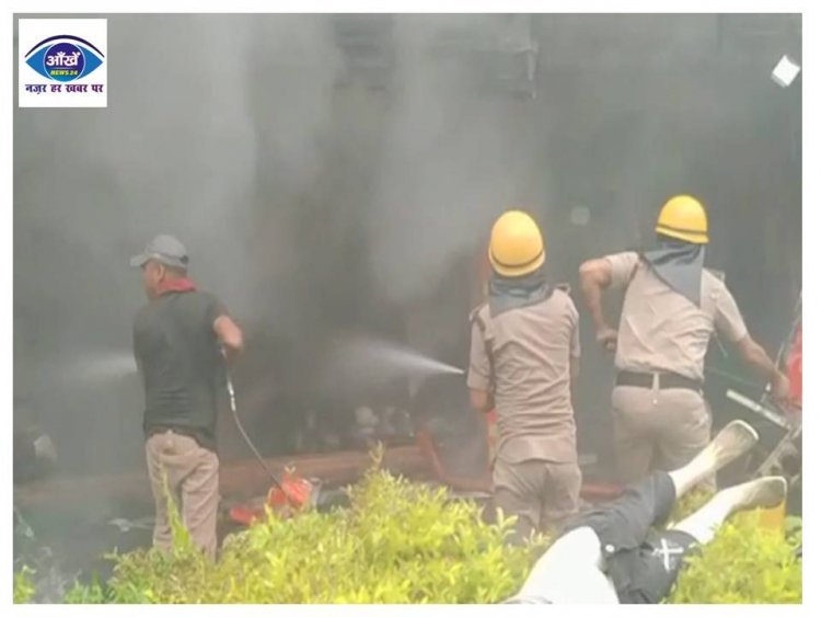 पटना के हथुआ मार्केट में लगी भीषण आग 