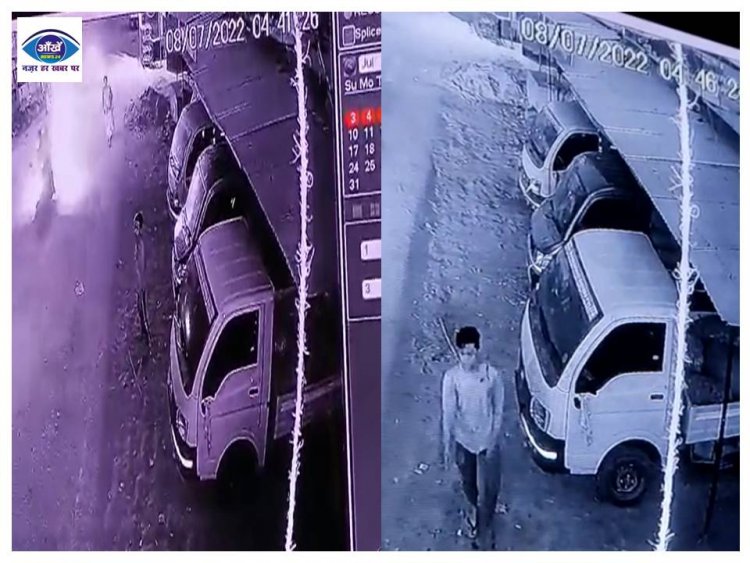 नवादा में चोरों ने तोड़े वाहन के शीशे और लॉक, चोर की तस्वीर सीसीटीवी में हुई कैद