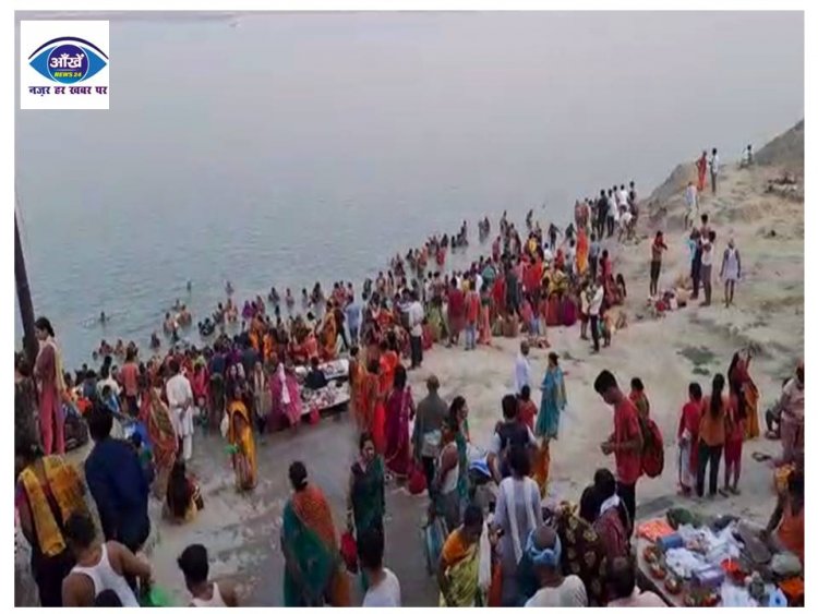 गंगा दशहरा के मौके पर गंगा घाटों पर स्नान करने को लेकर श्रद्धालुओं की लगी भीड़