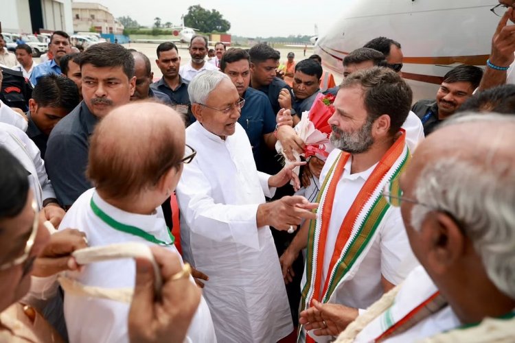 CM नीतीश खुद पहुंच गए पटना एयरपोर्ट, शरद पवार, राहुल गांधी व मल्लिकार्जुन खड़गे का किया स्वागत