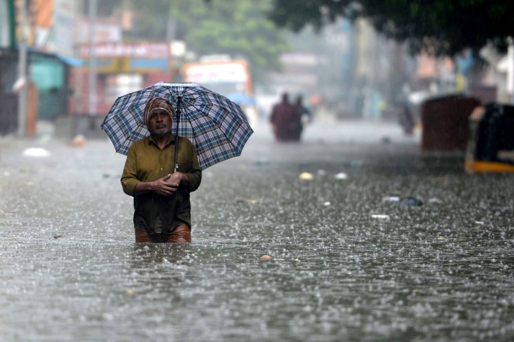 Weather Update: मुंबई में ऑरेंज अलर्ट, हिमाचल में बारिश जानें दिल्ली समेत इन राज्यों में मौसम का हाल 