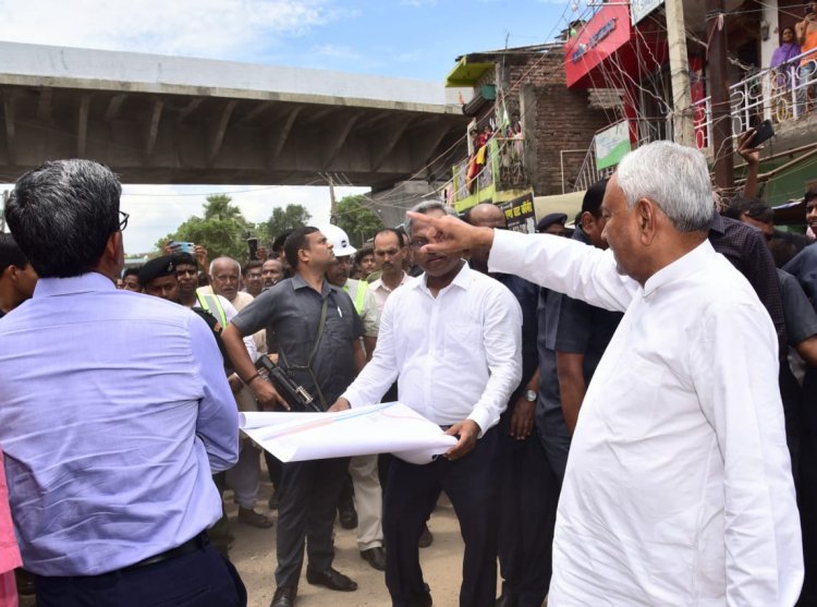 मुख्यमंत्री ने निर्माणाधीन मीठापुर - महुली एलिवेटेड पथ परियोजना की प्रगति का लिया जायजा