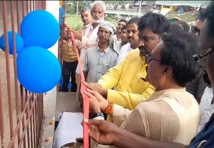 पंचायती राज मंत्री मुरारी प्रसाद गौतम ने सामुदायिक शौचालय तथा नल का किया उद्घाटन