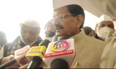 कांग्रेस प्रदेश अध्यक्ष मदन मोहन झा ने प्रदेश मुख्यालय सदाकत आश्रम मे झंडोतोलन किया