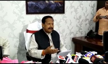 मंत्री सुबाष सिंह ने संभाला चार्ज l सचिव वंदना प्रियशी ने बुके देकर स्वागत किया l