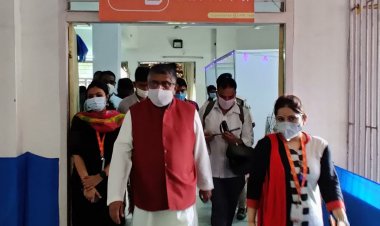 रविशंकर प्रसाद पाटलिपुत्रा के पोलटेक्निक टिकाकरण केंद्र का किया मुआयना
