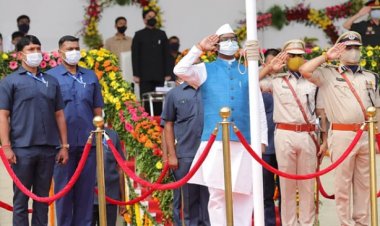 झारखंड के मुख्यमंत्री  हेमंत सोरेन ने किया झंडोत्तोलन
