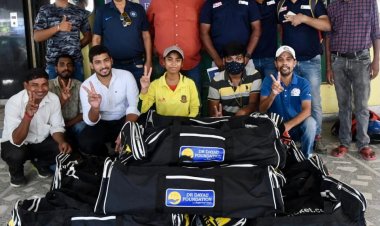 बिहार क्रिकेट लीग में उत्कृष्ट प्रदर्शन करने वाले खिलाड़ियों को क्रिकेट किट प्रदान किया।