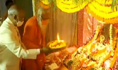 राष्ट्रपति राम नाथ कोविन्द ने किए रामलला के दर्शन, वैदिक मंत्रों के बीच उतारी आरती