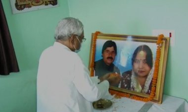 मुख्यमंत्री ने दिवंगत विधायक शशि भूषण हजारी के शोक संतप्त परिजनों से मुलाकात कर उन्हें सांत्वना दी