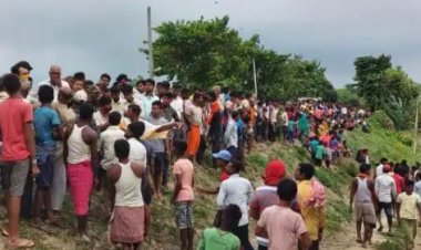 बिहार: बाढ़ के बीच बच्चों को ट्यूशन के लिए ले जा रही नाव पलटी, 2 लापता