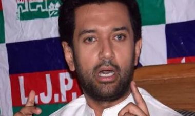 लालू से मिलकर चिराग ने कहा - आज कोई राजनीतिक चर्चा नहीं, बरसी का निमंत्रण देने आया