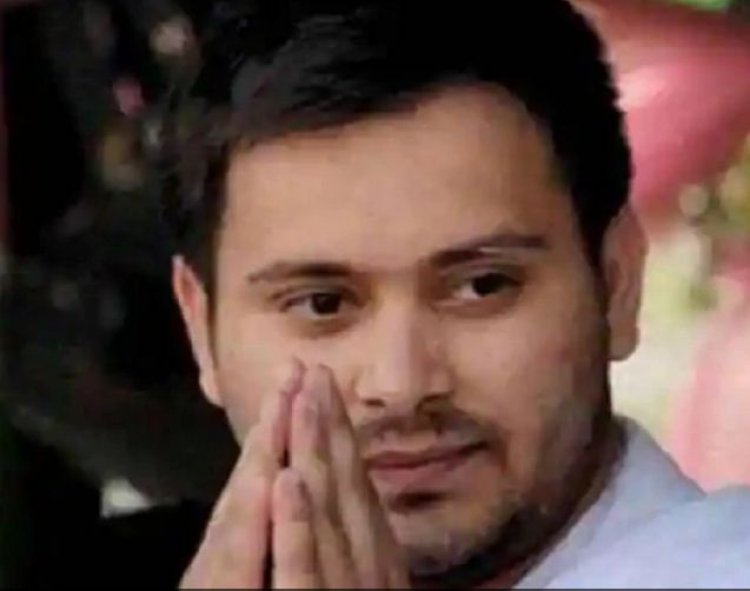 Tejashwi Yadav के नोट बांटने के मुद्दे पर EC 'शांत', BJP बोली 'लालू जी ने ये राजनीतिक संस्कृति तेजस्वी को सौंपी