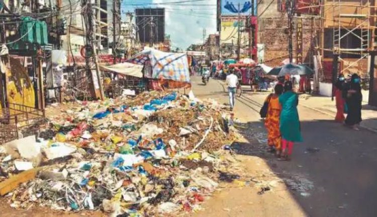 हड़ताल पर सफाईकर्मी, सड़कों और गलियों में कूड़े का लगा ढेर, संक्रामक बीमारियों का बढ़ा खतरा