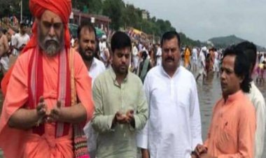 लालू प्रसाद के दामाद तेजप्रताप ने गया पहुंचकर पितृपक्ष मेले में किया तर्पण, महाबोधि मंदिर में की पूजा