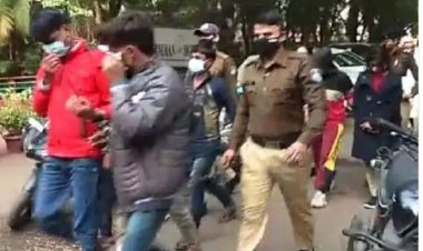लड़कियों की वेबसाइट और FB पर फोटो दिखाकर होती थी डील, कस्टमर के पते तक पहुंचाते थे दलाल