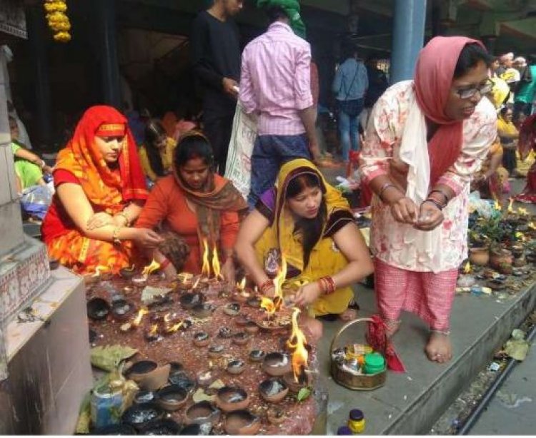 बैकुंठ चतुर्दशी पर गया के विष्णुपद मंदिर में श्रद्धालुओं ने की पूजा अर्चना, गहन जांच के बाद ही श्रद्धालुओं को प्रवेश की अनुमति