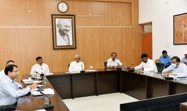 मुख्यमंत्री ने बाढ़ पूर्व की तैयारियों एवं गंगा जल आपूर्ति योजना की समीक्षा की