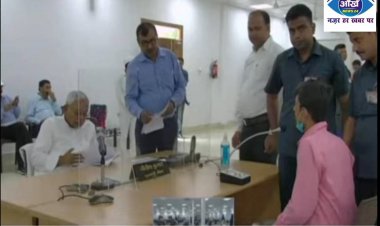 जनता दरबार में फरियादी ने सीएम नीतीश ने कहा हुजूर दाखिल खारिज में भारी गड़बड़ी की जा रही