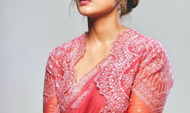 इंस्टाग्राम अकाउंट पर अपनी कुछ फोटोज शेयर कीं हिना खान अपने फैशन स्टाइल दिलकश अंदाज, से हमेशा हैरान  करती  है बोलीं- हर साड़ी की एक कहानी। .. 