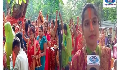 सुहागिनों ने बड़े ही धूमधाम से  की वट वृक्ष की पूजा अर्चना
