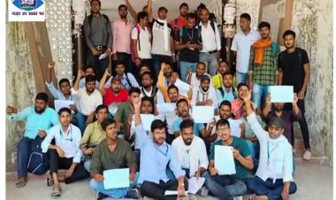 परीक्षा करवाने के संबंध में विश्वविद्यालय प्रशासन को छात्र जदयू अध्यक्ष उत्तम कुशवाहा ने सौंपा ज्ञापन
