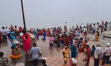 आषाढ़ पूर्णिमा पर लोगो ने लगाई गंगा में डुबकी, मंदिरो में की पूजा अर्चना 