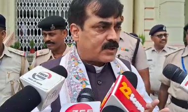 Jivesh Mishra ने सदन के बाहर आकर CM Nitish पर साधा निशाना 