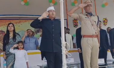 77वें स्वतंत्रता दिवस के मौके पर नालंदा डीएम शशांक शुभंकर ने किया झंडोत्तोलन 