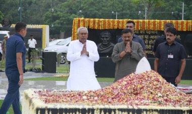 CM नीतीश कुमार ने दिल्ली में अटल बिहारी वाजपेयी को दी श्रद्धां/जलि 