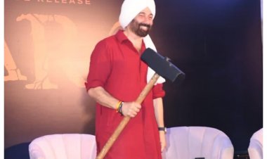Gadar 2 की सक्सेस के बाद बढ़े सनी देओल के भाव, अब एक फिल्म के लिए लेंगे इतनी फीस?