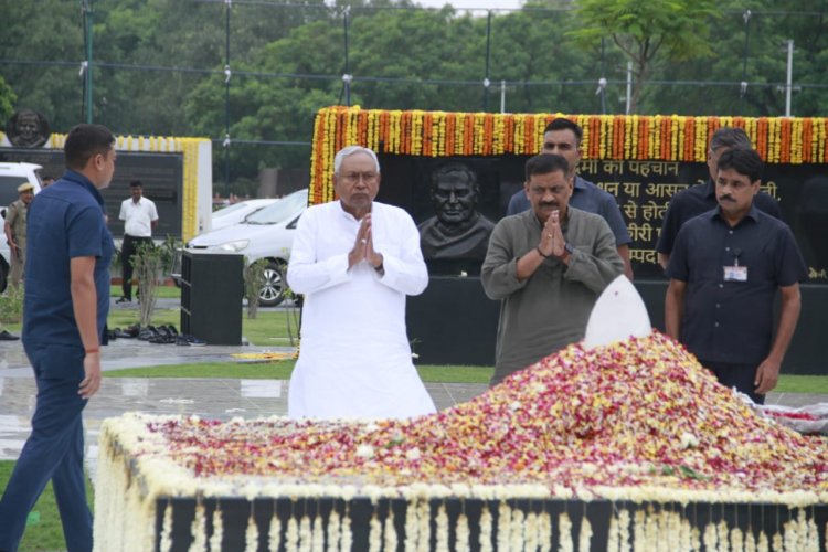 CM नीतीश कुमार ने दिल्ली में अटल बिहारी वाजपेयी को दी श्रद्धां/जलि 