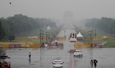 Delhi Weather: दिल्ली-एनसीआर में तेज बारिश से लुढ़का पारा, राजधानी में अभी और बरसेंगे बदरा