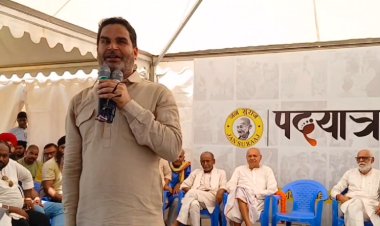 प्रशांत किशोर का बड़ा आरोप कहा लालू यादव ने पिछड़ों को शिक्षा इसलिए नहीं दी ताकि उनकी पार्टी का झंडा और नारा लगाने वाले लोग शिक्षित न हो जाएं