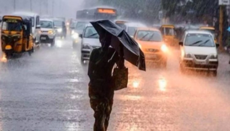 Delhi Weather Updates: दिल्ली में तापमान गिरा, लेकिन उमस ने बढ़ाई मुश्किल, जानें कब होगी राहत वाली बारिश