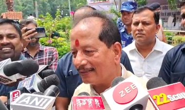 अंबानी परिवार के द्वारा भेजे गए चार्टेड फ्लाइट से लालू परिवार के मुंबई जाने पर विजय सिन्हा ने उठाया बड़ा सवाल