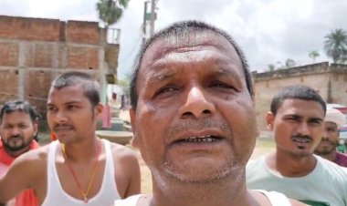 सड़क में गड्ढे है या गड्ढे में सड़क चांद जैसा अनुभव होता है इस सड़क को देखकर, सुनिए राहगीरों की आपबीती 