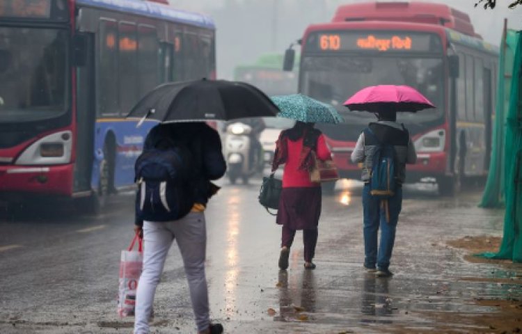 Rain Alert : दिल्ली में आज हो सकती है भारी बारिश, जानें मौसम का अपडेट