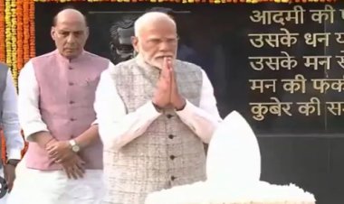 पूर्व प्रधानमंत्री अटल बिहारी वाजपेयी की छठी पु/ण्यतिथि आज, पीएम मोदी ने 'सदैव अटल' पहुंच कर दी श्रद्धां/जलि