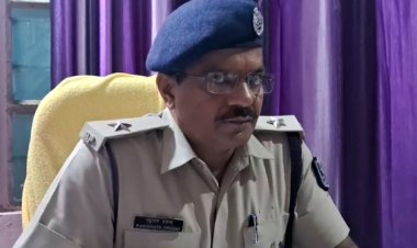 गया पुलिस ने ब्रांडेड कंपनियों की न/कली दवा और कॉस्मेटिक किया बरा/मद, मौके पर फरा/र हुआ कारोबारी
