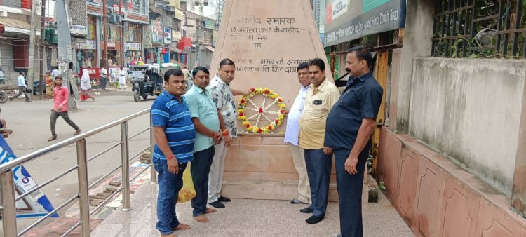 अगस्त क्रांति दिवस के अवसर पर गया में भाजपा किसान मोर्चा ने शहीदों के स्मारक पर किया नमन 